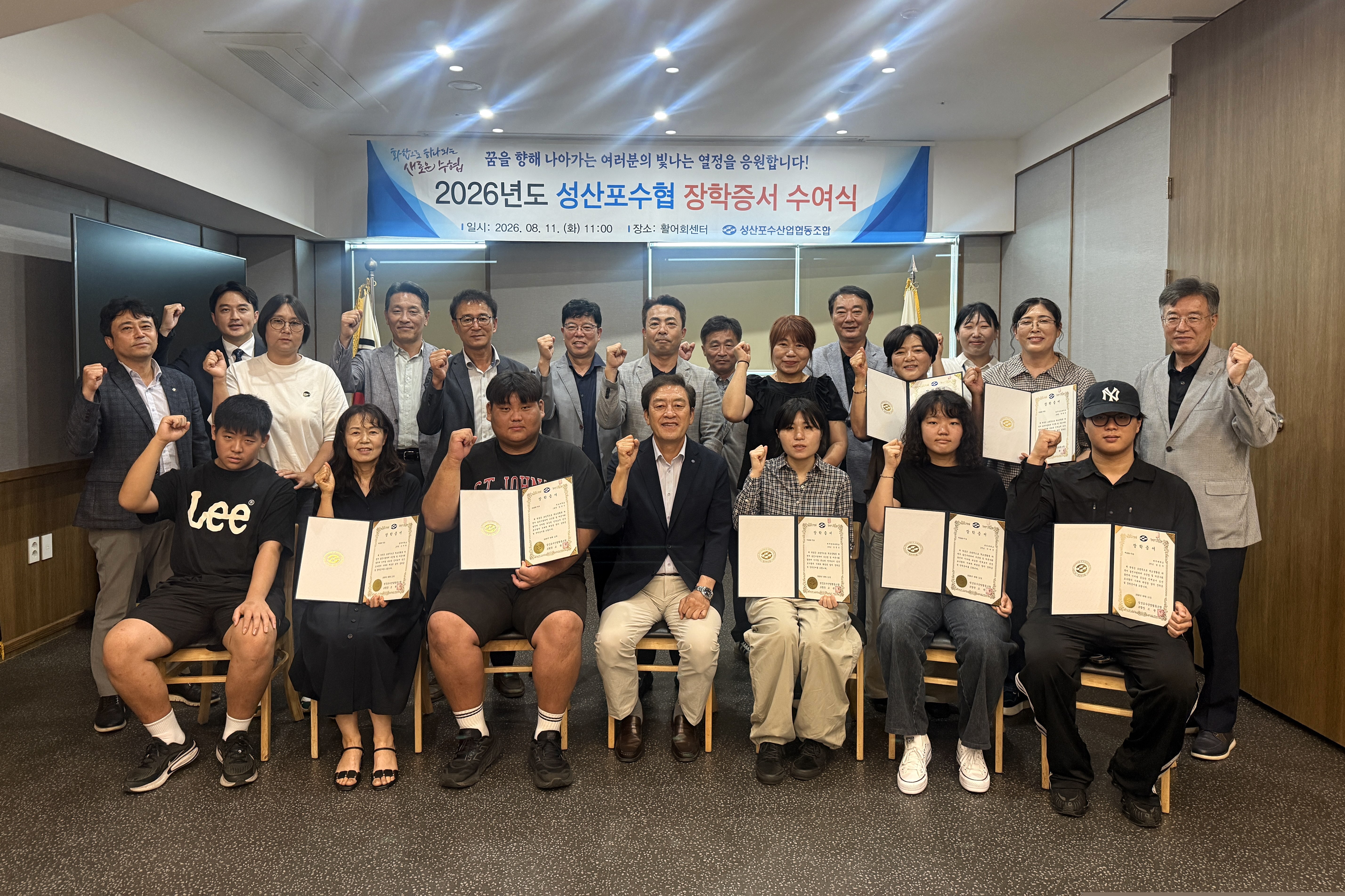 보도자료사진(수여식 단체기념촬영).jpg